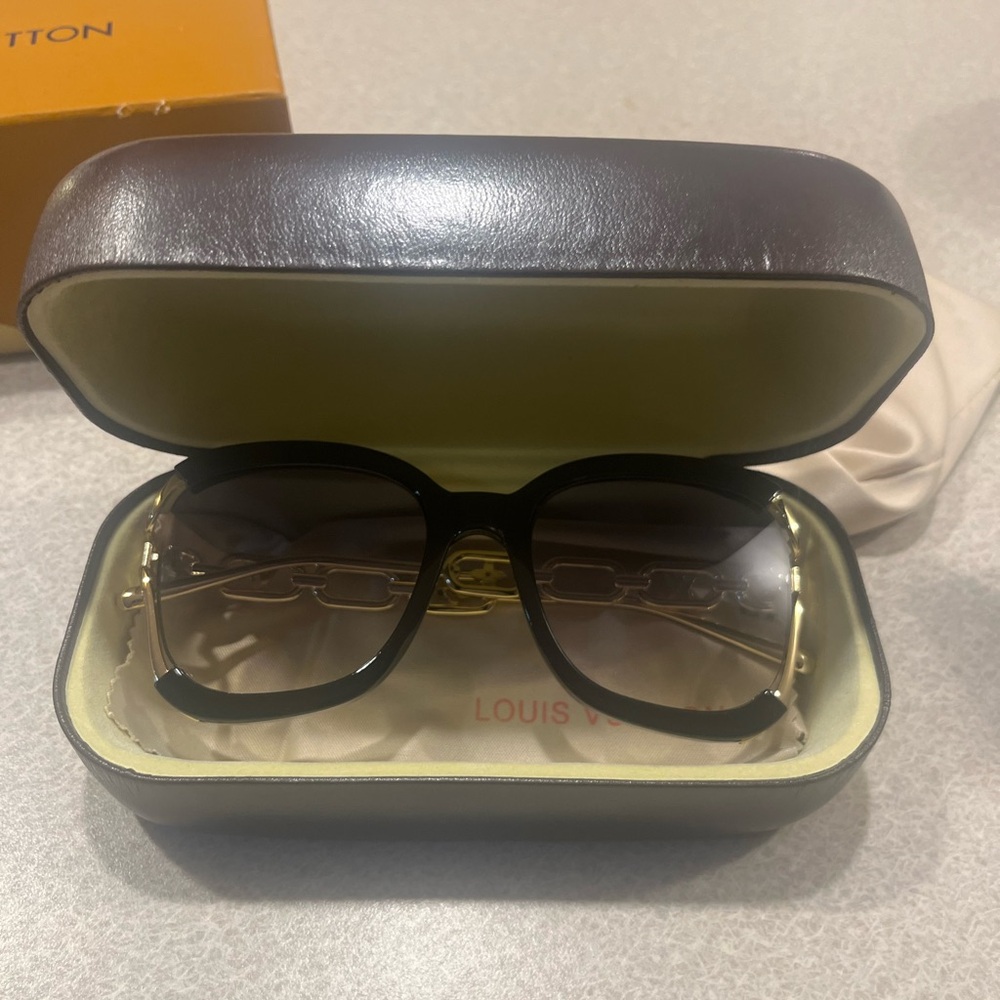 Louis Vuitton sun glasses